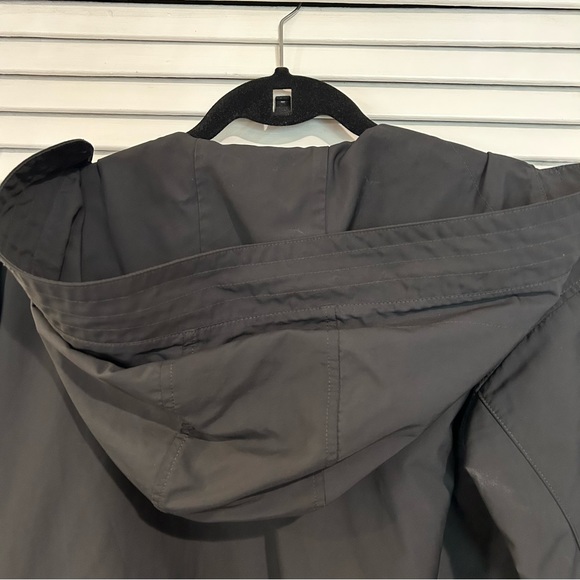 Everlane Lightweight Anorak - Picture 4 of 6